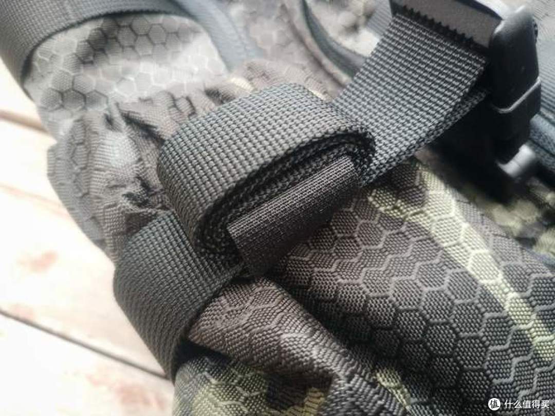 沉稳超能,全能应对:MAXGEAR暗星战术背包