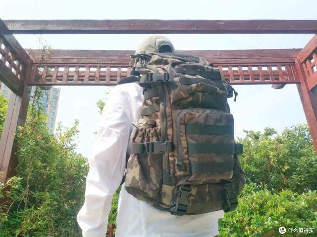 沉稳超能,全能应对:MAXGEAR暗星战术背包