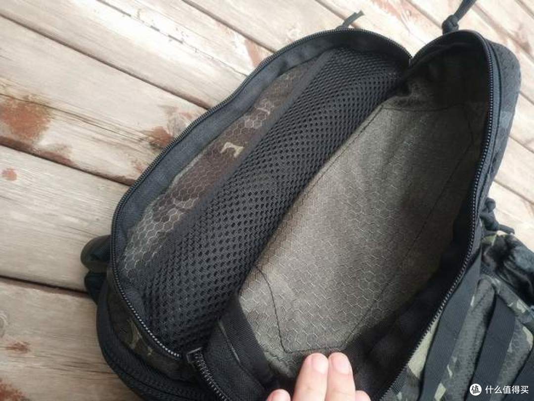 沉稳超能,全能应对:MAXGEAR暗星战术背包