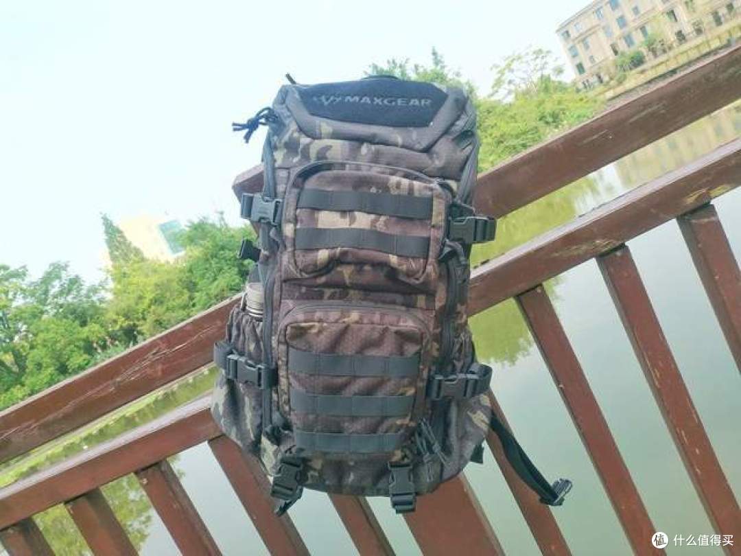 沉稳超能,全能应对:MAXGEAR暗星战术背包