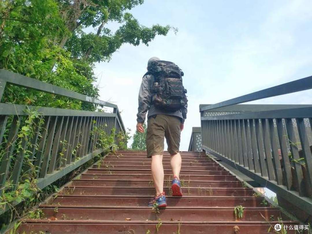 沉稳超能,全能应对:MAXGEAR暗星战术背包
