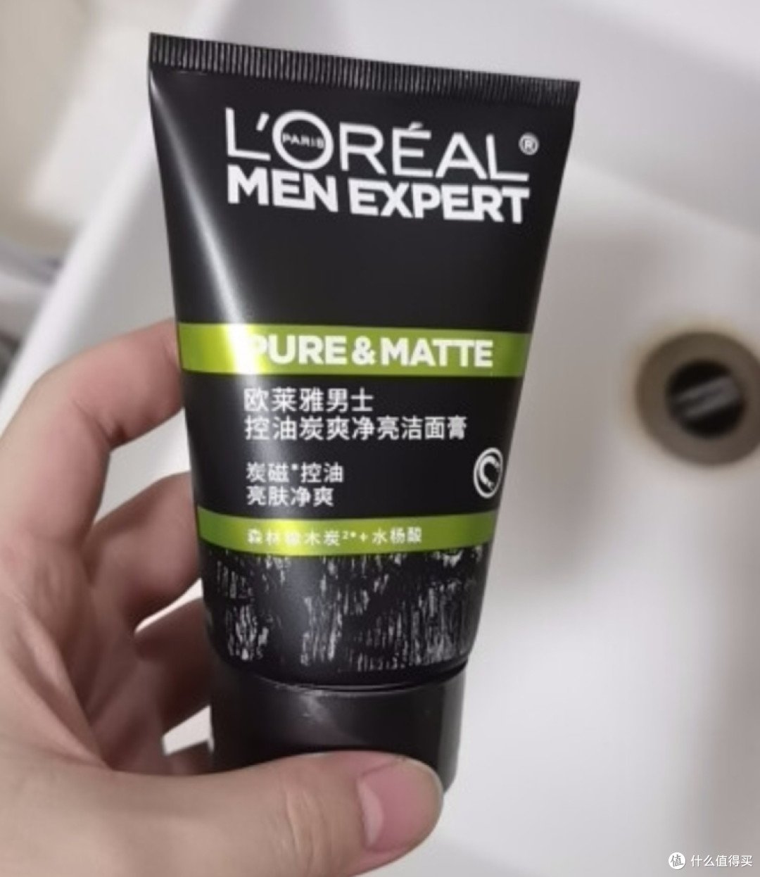 从疲惫到清新,职场男士的护肤新篇章