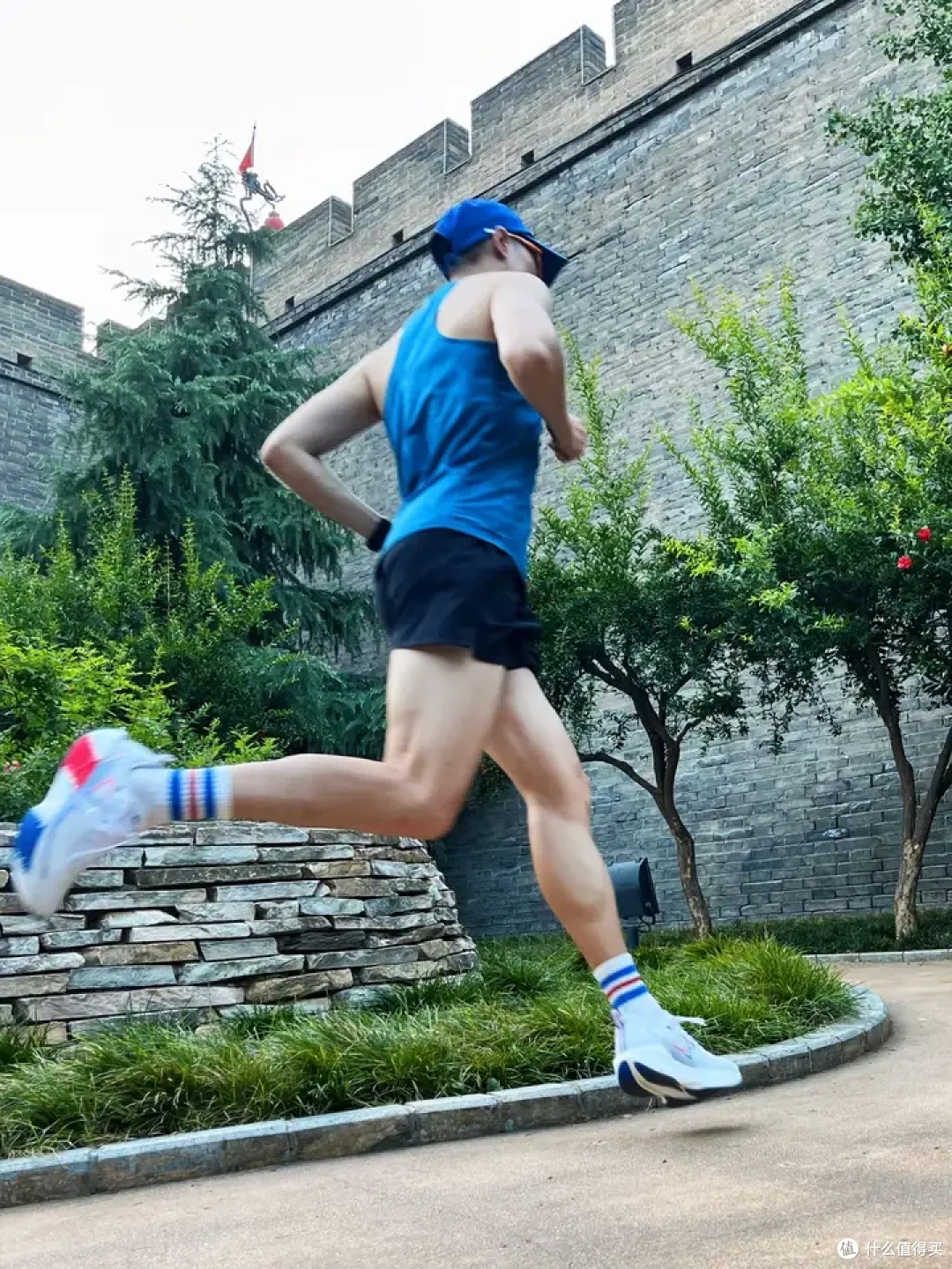 长跑运动员,尤其是非洲运动员,为什么小腿都很细?