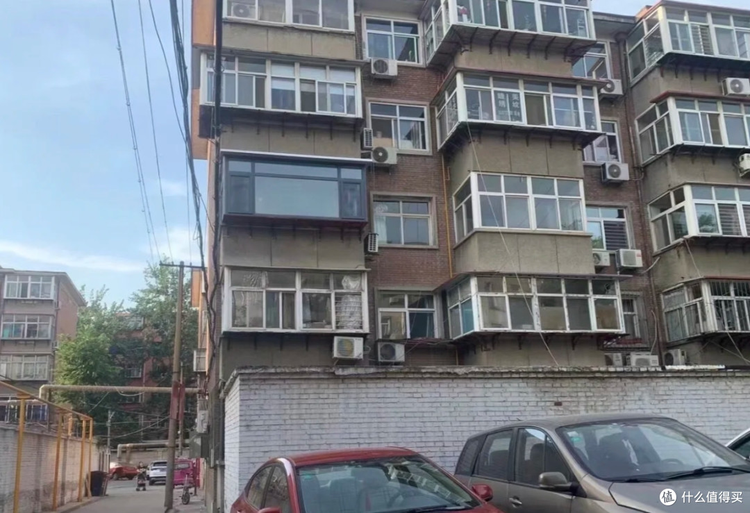 不听劝,坚持买了“老破小”,半年后我又哭着转卖了