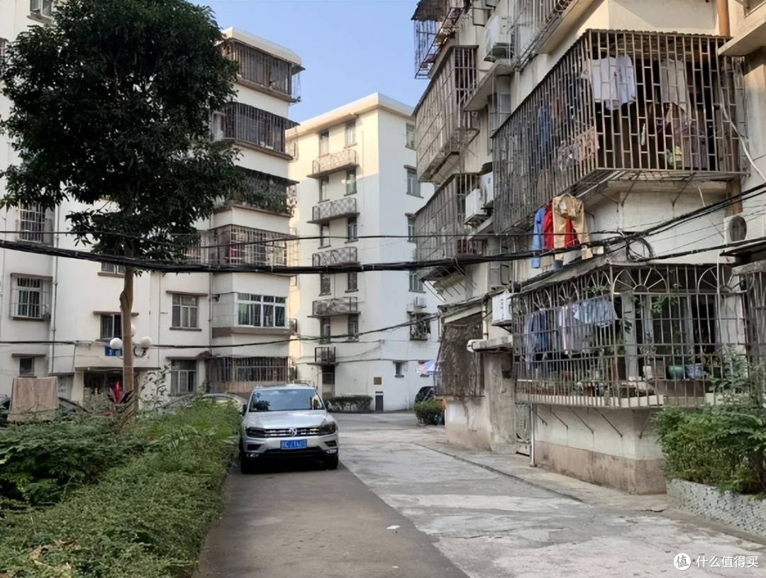 不听劝,坚持买了“老破小”,半年后我又哭着转卖了