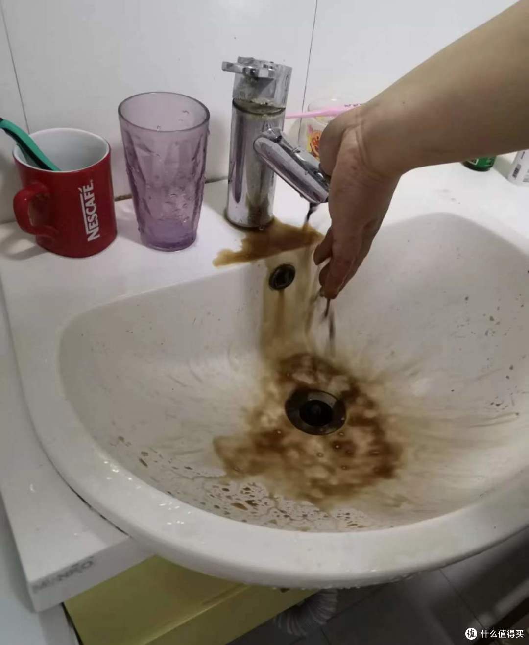 不听劝,坚持买了“老破小”,半年后我又哭着转卖了