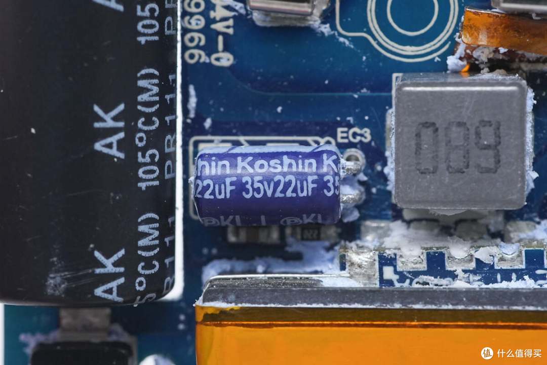 拆解报告:UGREEN绿联65W 2C1A超薄氮化镓充电器X753