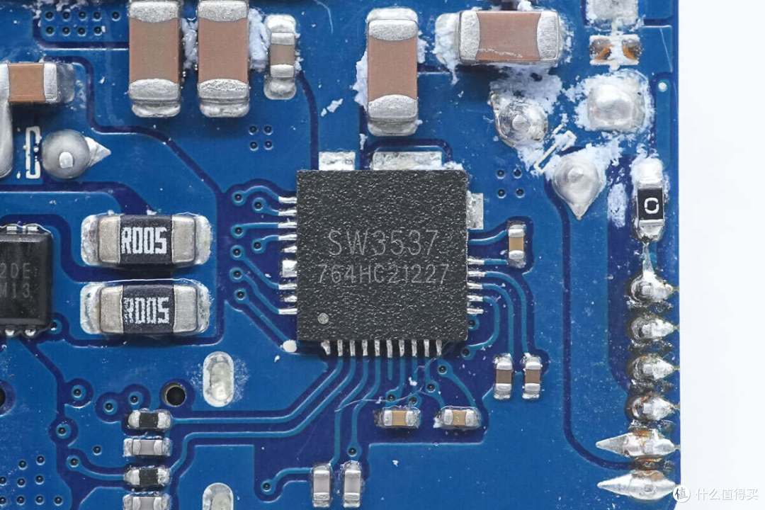 拆解报告:UGREEN绿联65W 2C1A超薄氮化镓充电器X753