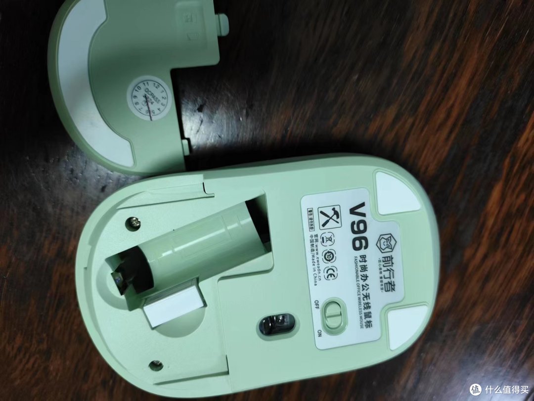 复古风潮来袭!前行者V96松霜绿键鼠套装,美得不像实力派!