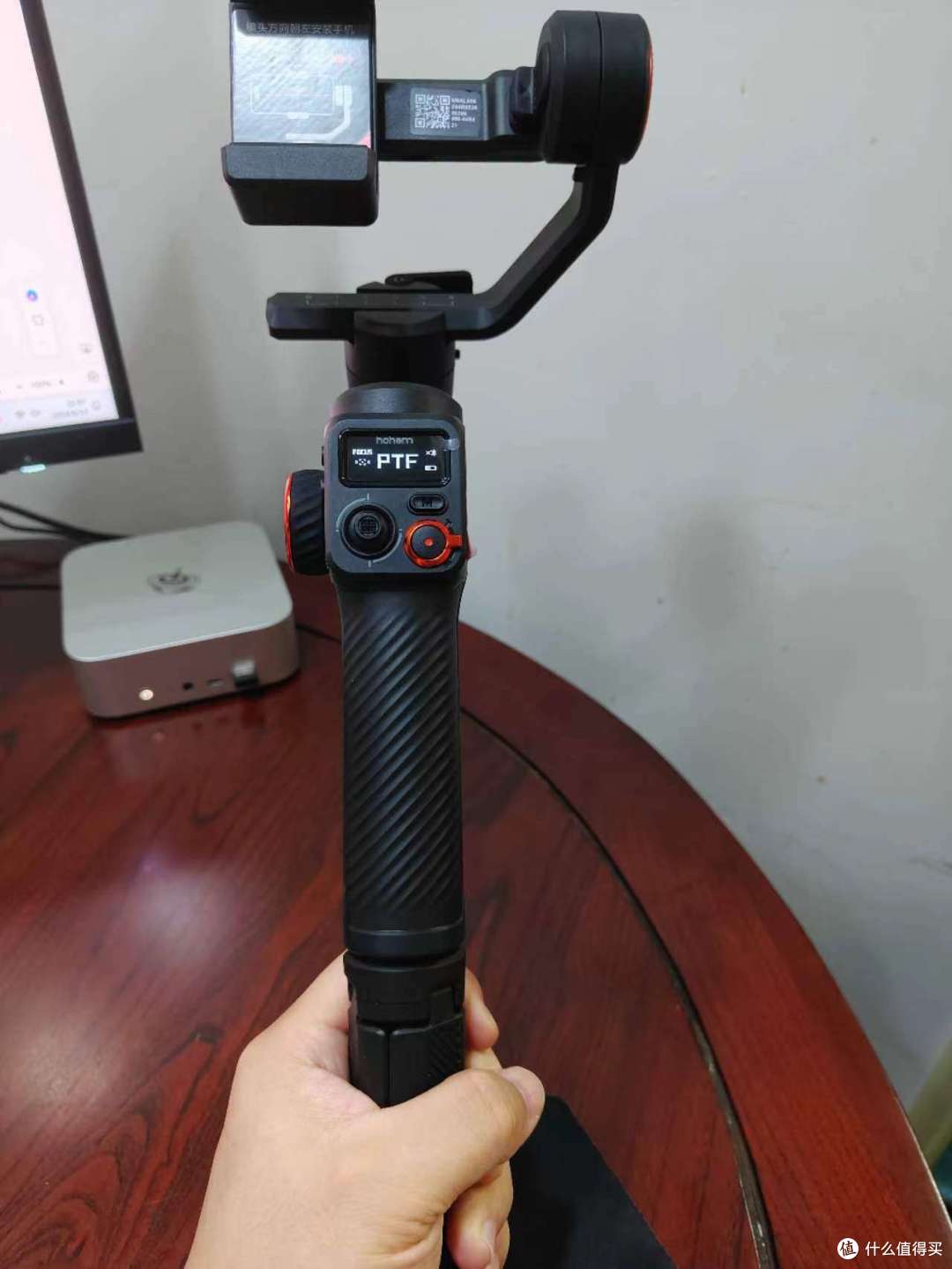 视频创作者必备的神级套装!浩瀚M6手机稳定器&浩瀚MIC-01无线麦克风实测