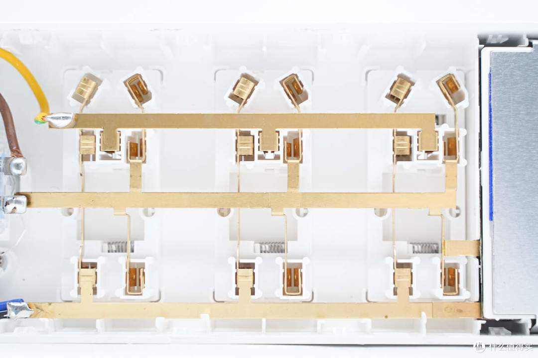 拆解报告:MI小米67W 2C1A氮化镓快充插线板CXB6-3QM