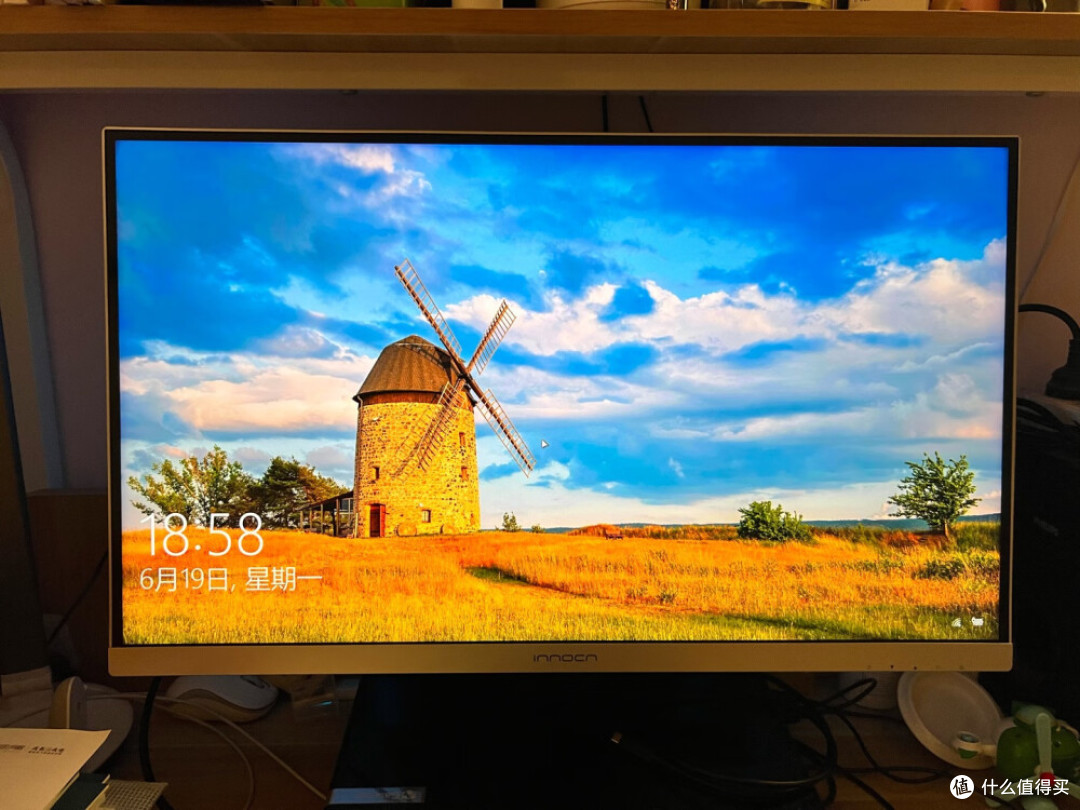 联合创新27英寸4K MiniLED显示器,90W Type-C接口,2199元可入手