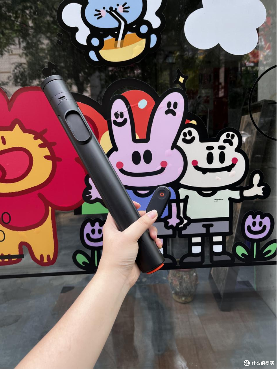 夏日旅行自拍杆怎么选?SEAJIC施吉客落地自动弹开支架解锁随心自拍