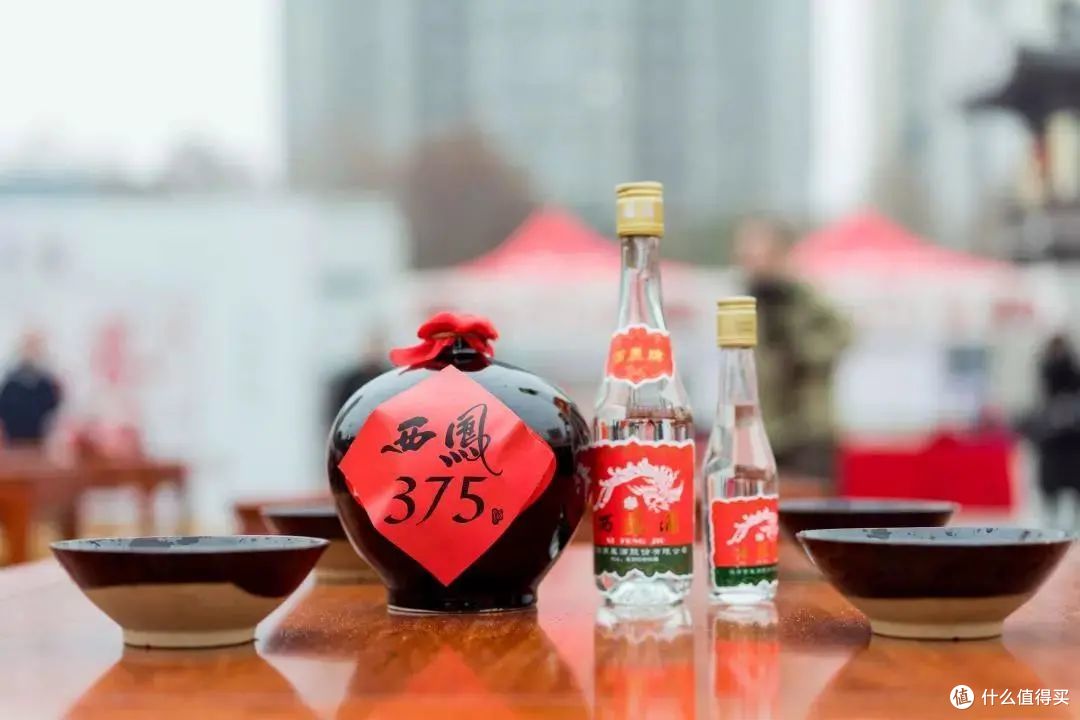 品鉴指南:西凤酒绿瓶与白瓶,究竟谁更胜一筹?