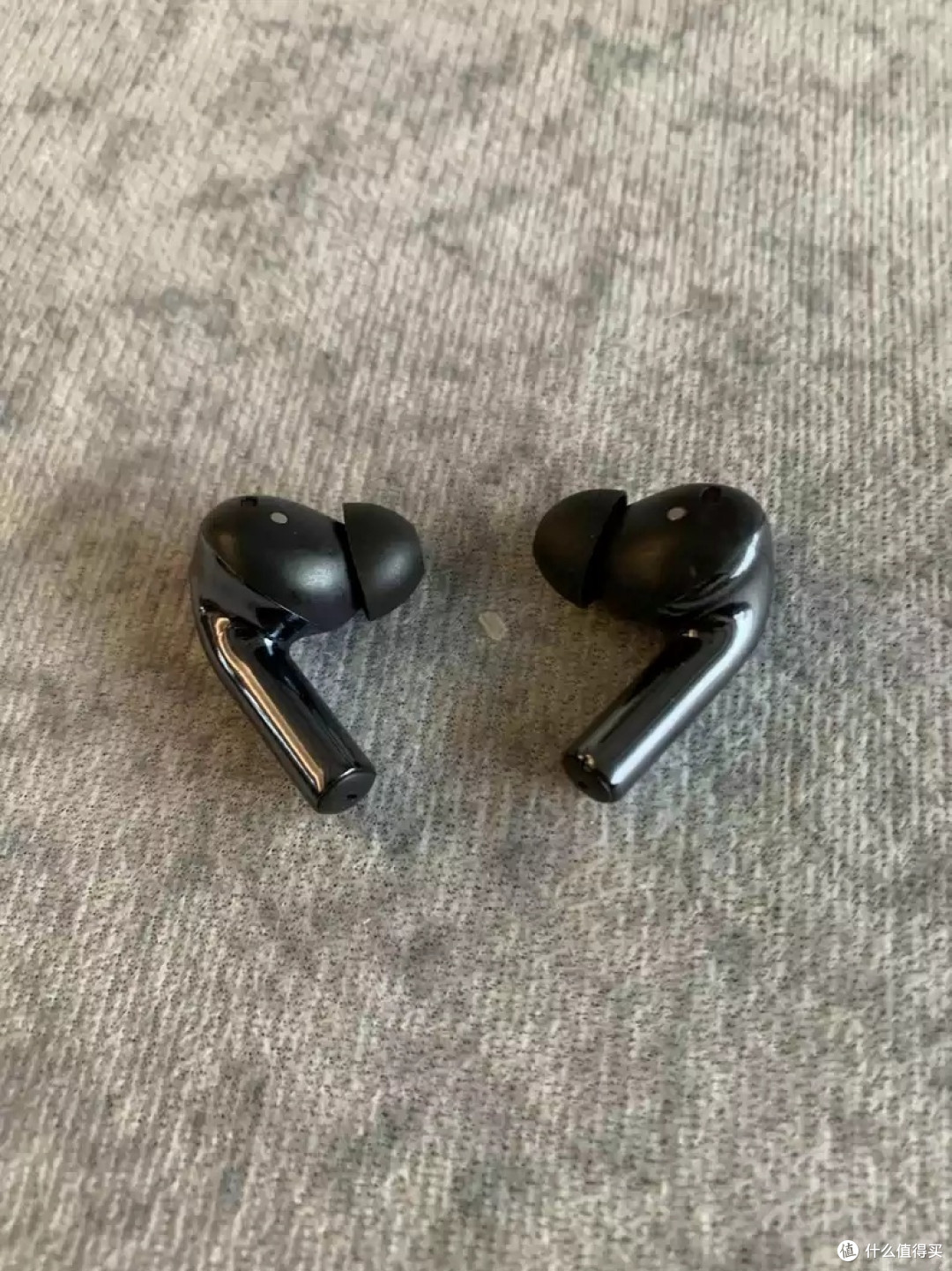 一加buds3 400块的价格，降噪+长续航