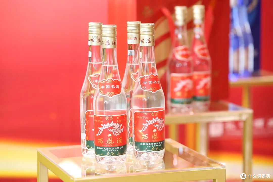 品鉴指南:西凤酒绿瓶与白瓶,究竟谁更胜一筹?