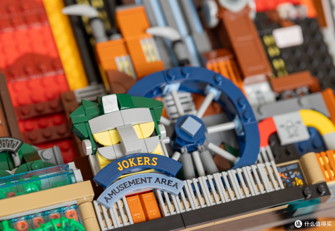 献给黑暗骑士迷的华美情书——LEGO 76271蝙蝠侠：动画版哥谭市套装