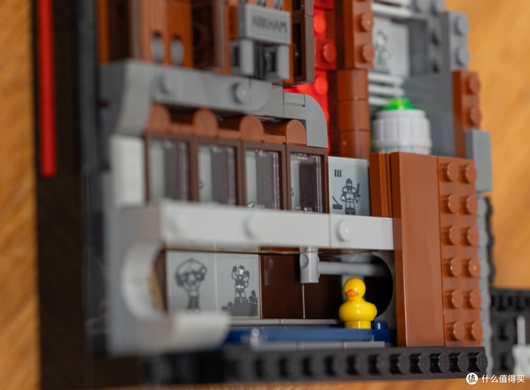 献给黑暗骑士迷的华美情书——LEGO 76271蝙蝠侠：动画版哥谭市套装