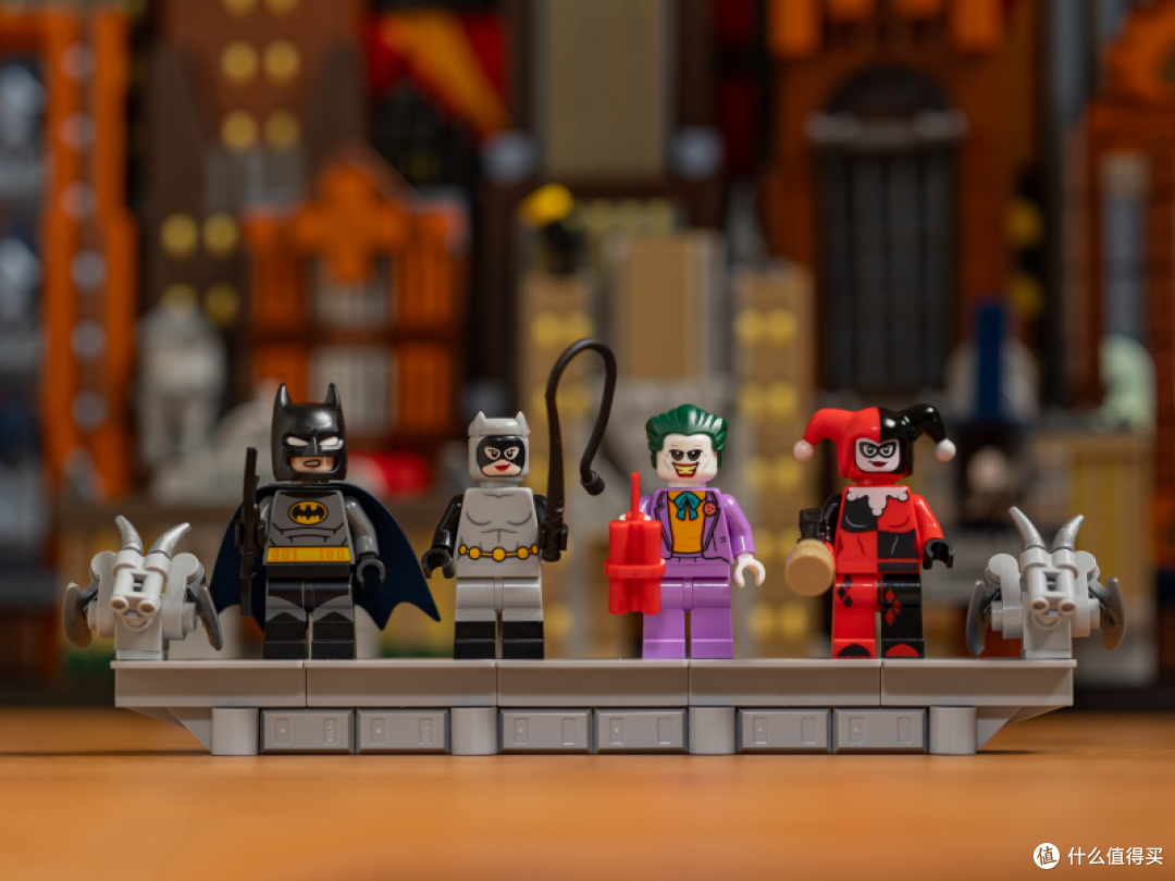 献给黑暗骑士迷的华美情书——LEGO 76271蝙蝠侠：动画版哥谭市套装