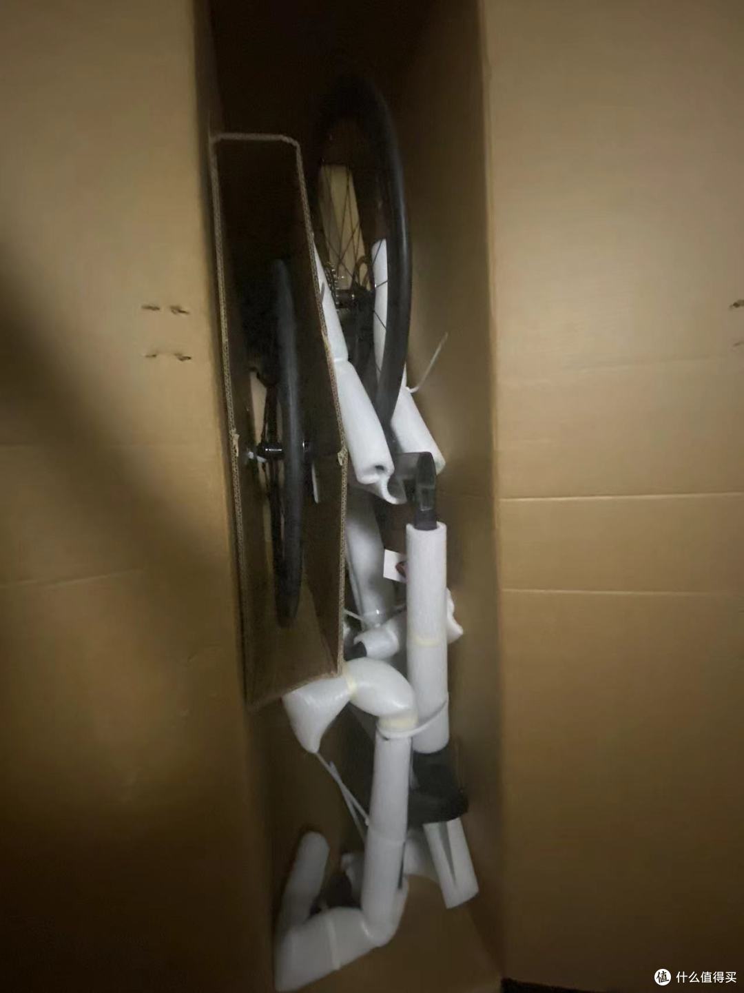 需要自己安装前轮和坐管坐垫