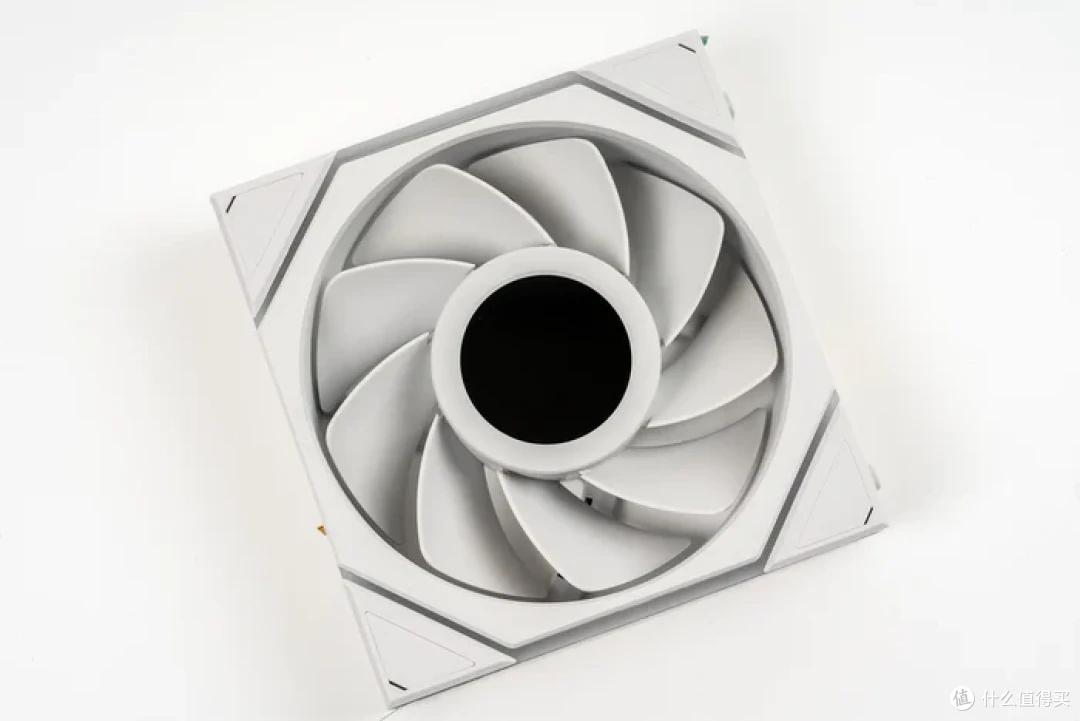 特立独行双龙限定—iGame Z790甲辰智龙+海韵甲辰青龙+索泰4080S月白+联力飒01装机分享