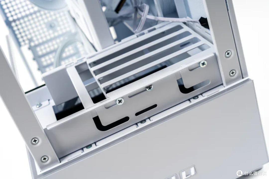 特立独行双龙限定—iGame Z790甲辰智龙+海韵甲辰青龙+索泰4080S月白+联力飒01装机分享