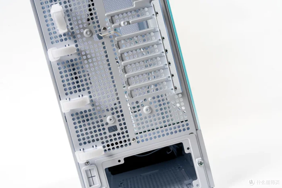 特立独行双龙限定—iGame Z790甲辰智龙+海韵甲辰青龙+索泰4080S月白+联力飒01装机分享