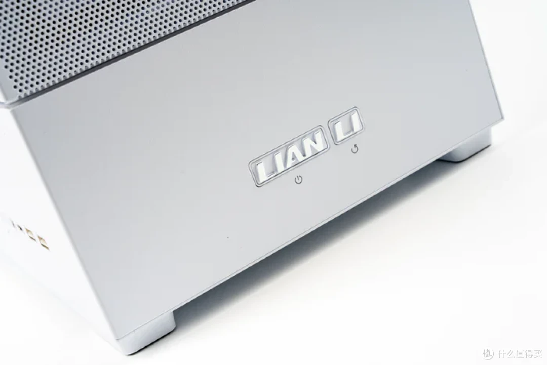 特立独行双龙限定—iGame Z790甲辰智龙+海韵甲辰青龙+索泰4080S月白+联力飒01装机分享