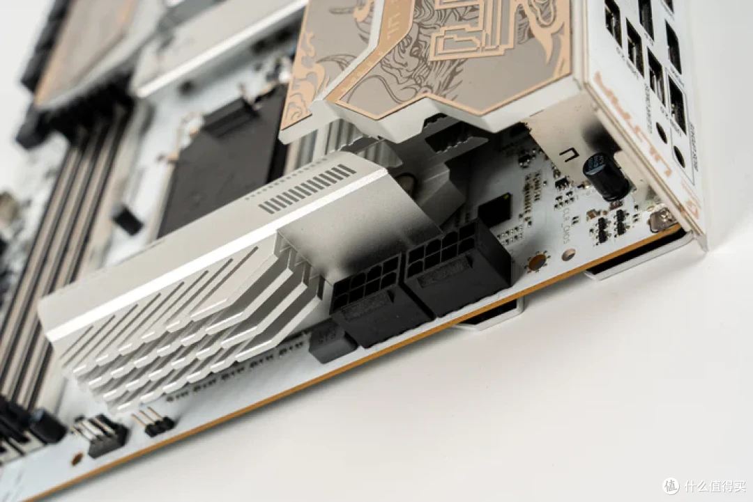 特立独行双龙限定—iGame Z790甲辰智龙+海韵甲辰青龙+索泰4080S月白+联力飒01装机分享