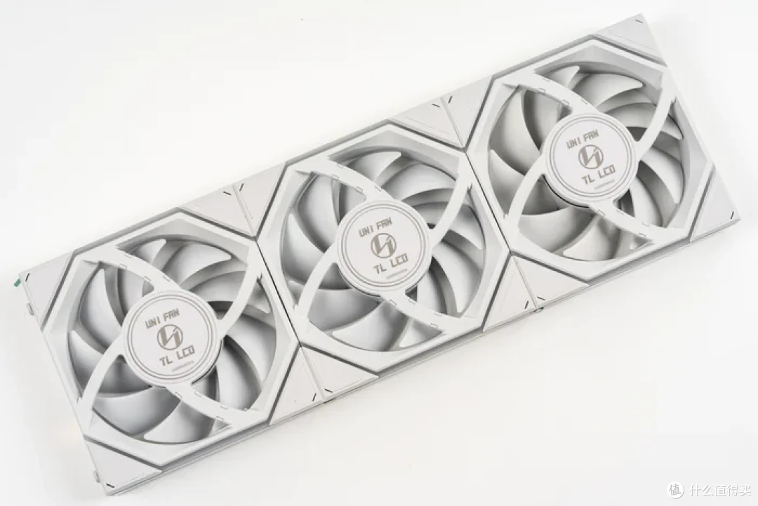 特立独行双龙限定—iGame Z790甲辰智龙+海韵甲辰青龙+索泰4080S月白+联力飒01装机分享