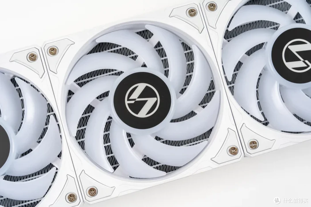 特立独行双龙限定—iGame Z790甲辰智龙+海韵甲辰青龙+索泰4080S月白+联力飒01装机分享