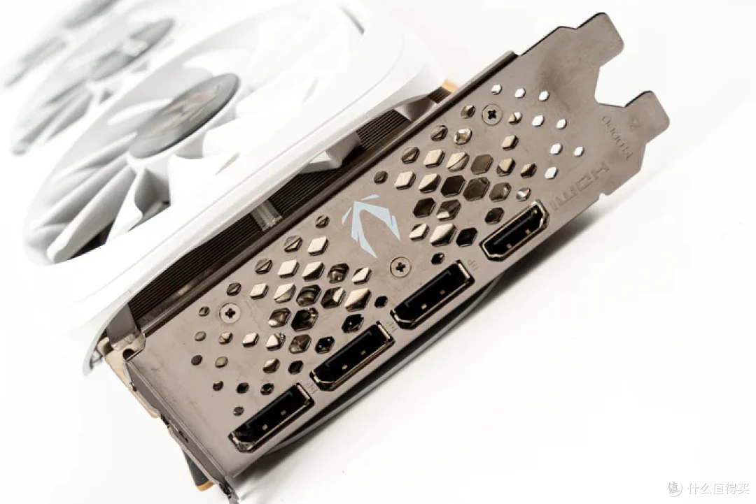特立独行双龙限定—iGame Z790甲辰智龙+海韵甲辰青龙+索泰4080S月白+联力飒01装机分享