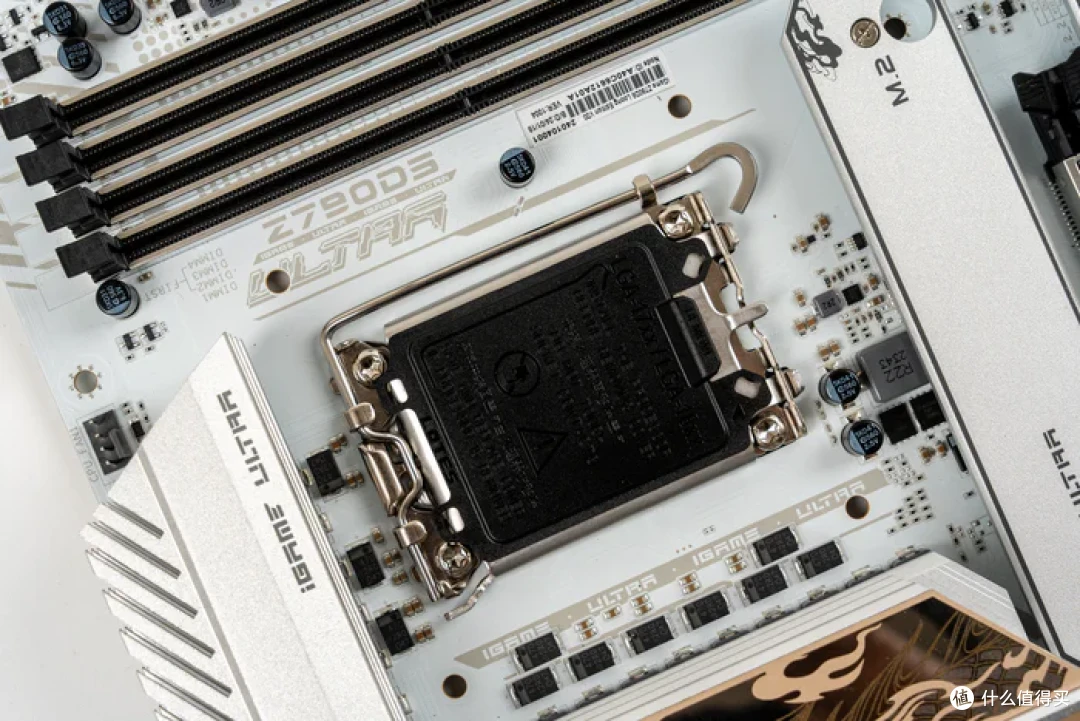特立独行双龙限定—iGame Z790甲辰智龙+海韵甲辰青龙+索泰4080S月白+联力飒01装机分享