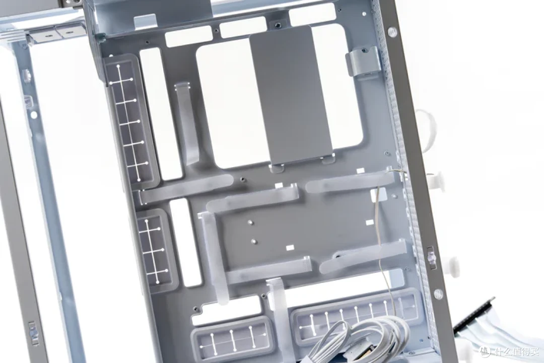 特立独行双龙限定—iGame Z790甲辰智龙+海韵甲辰青龙+索泰4080S月白+联力飒01装机分享