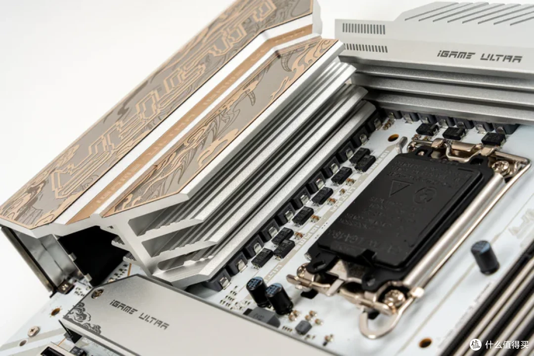 特立独行双龙限定—iGame Z790甲辰智龙+海韵甲辰青龙+索泰4080S月白+联力飒01装机分享