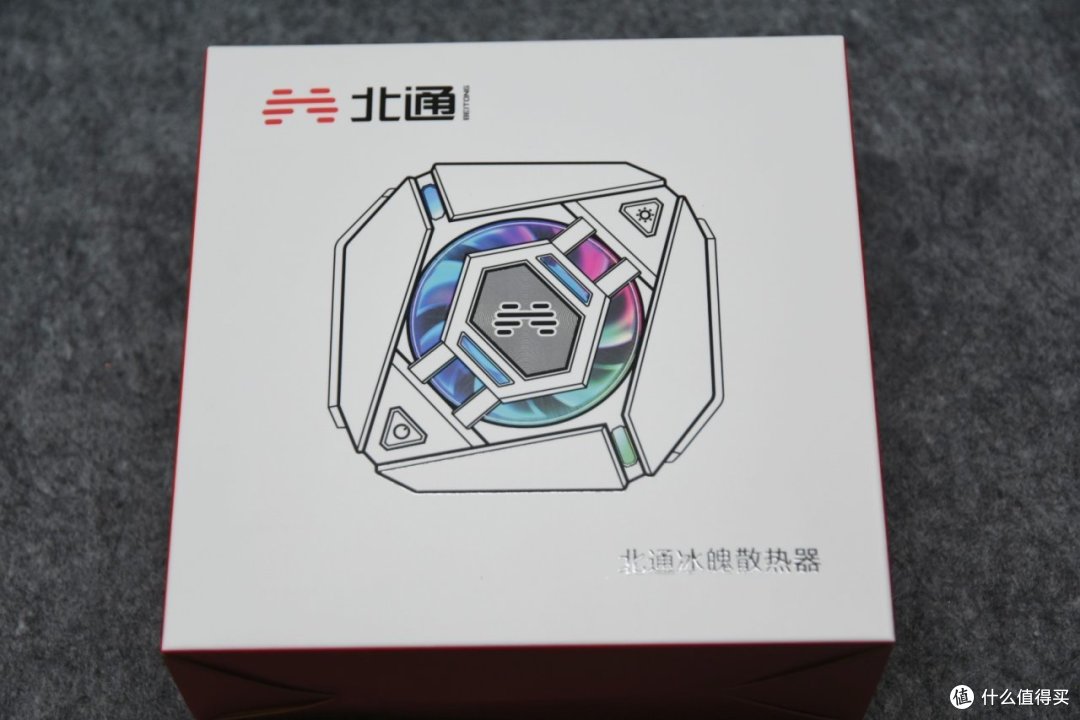 这款性能与颜值兼顾的手机散热器,竟来自手柄厂商?