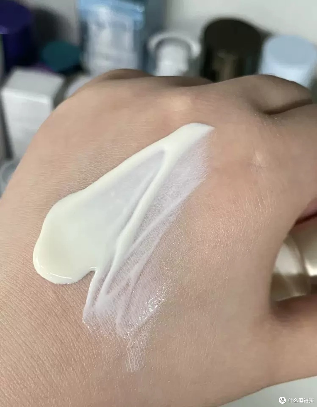 怡丽丝尔金管防晒霜:你的夏日肌肤秘密武器