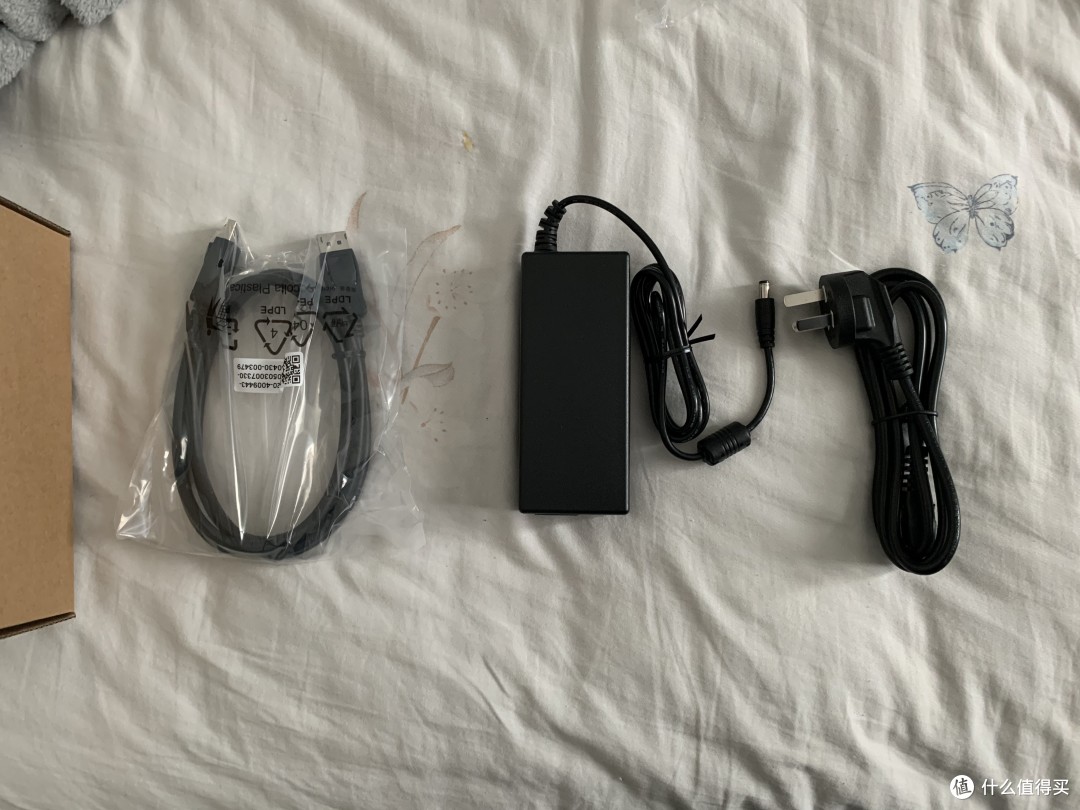 这看起来是个好鸟——雷鸟Q7 miniLED显示器