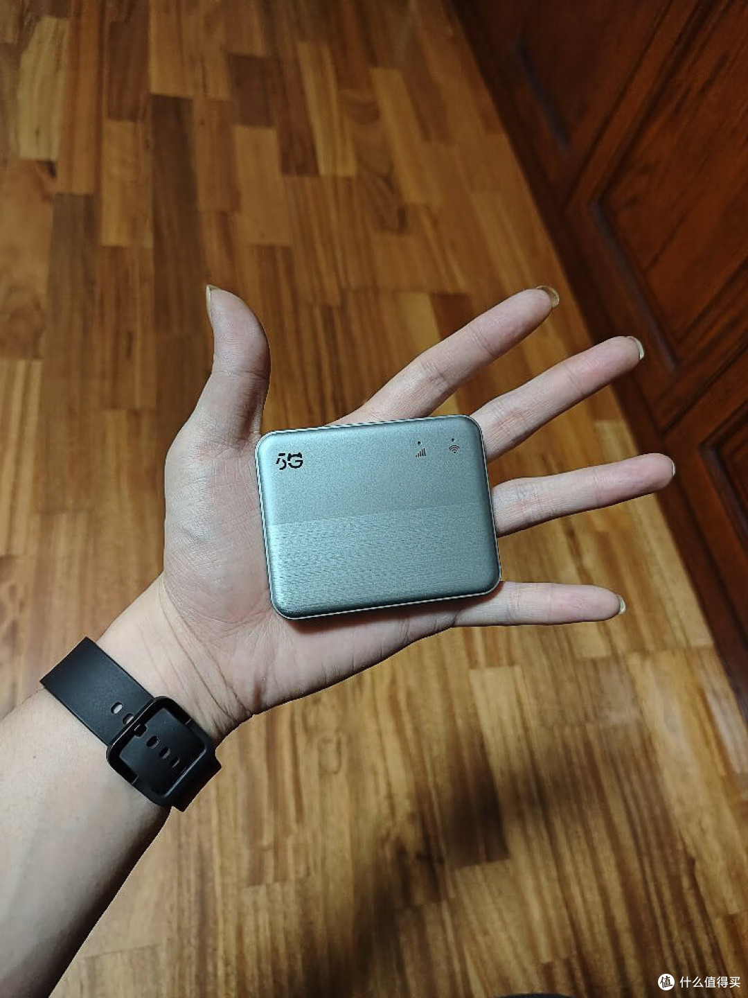 飞猫U20：5G随身WiFi，还能当移动硬盘用