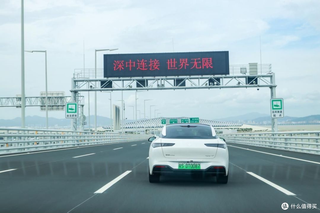 深中通道正式开通,昊铂GT全球款成为无图智驾横跨第一车
