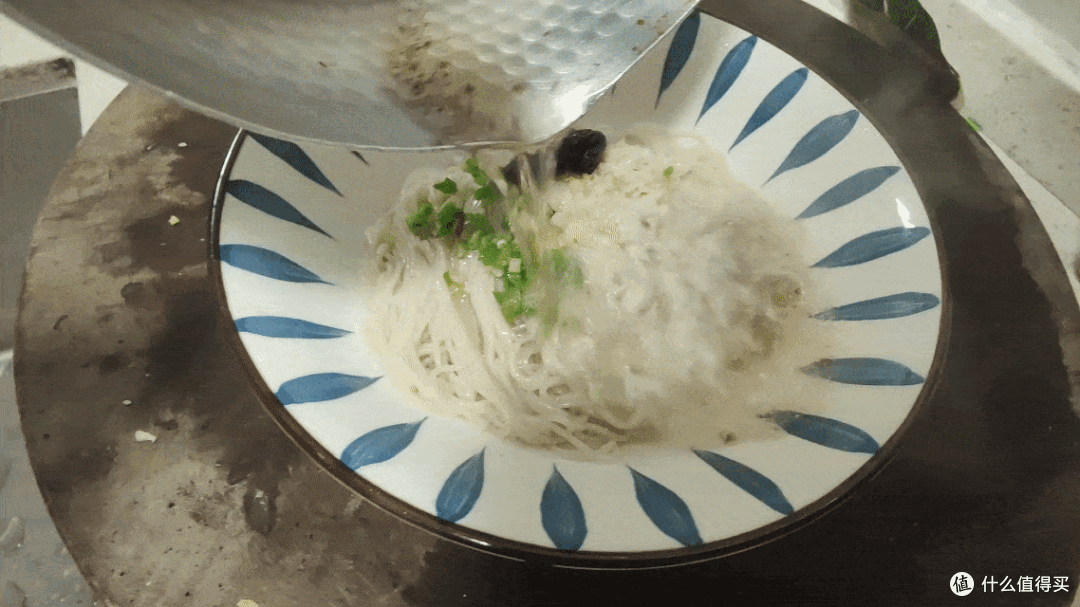 一个人在家吃什么?油泼面!