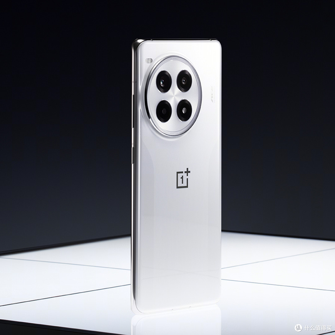 最强中端手机!骁龙8Gen3+6100mAh+24GB,堪称手机市场“新卷王”