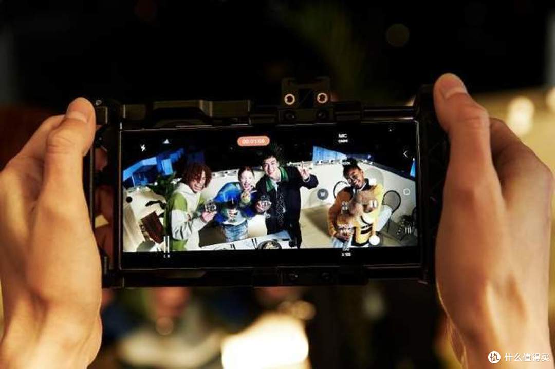 带上三星Galaxy S24 Ultra夜色漫步,定格城市夏季万种风情