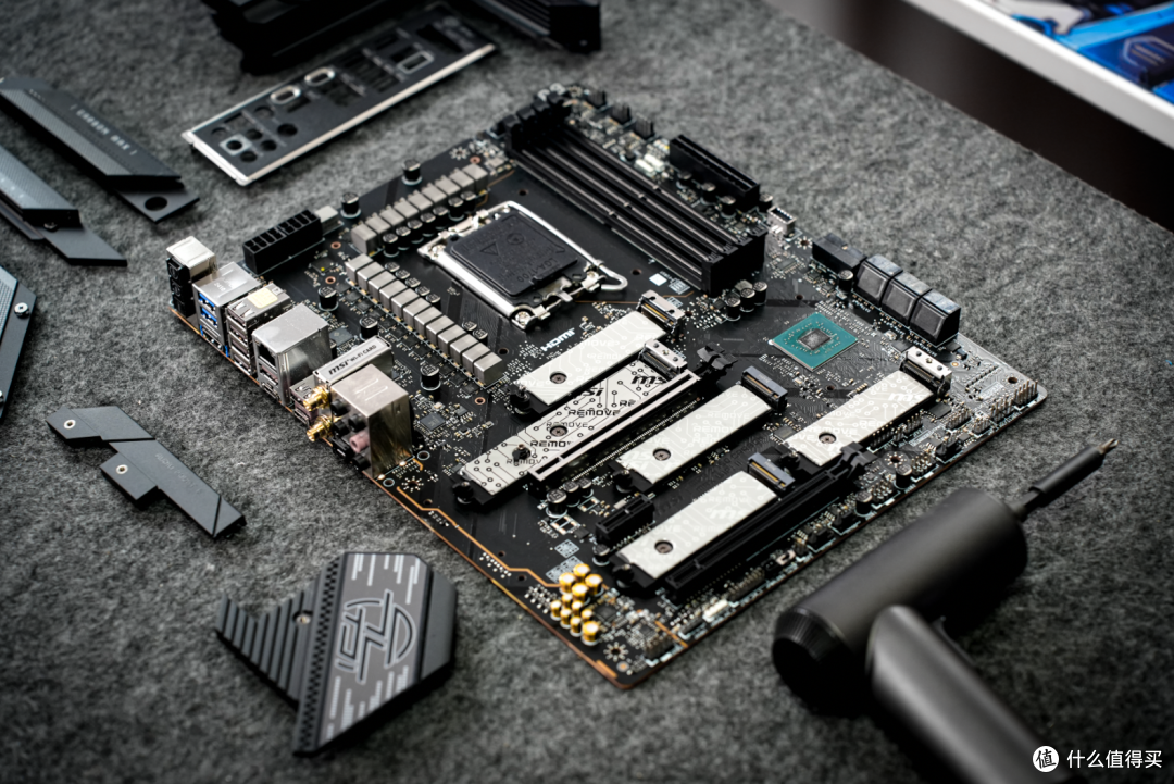 3K元段最强Z790?微星MPG Z790 CARBON MAX WIFI II暗黑主板开箱+拆解