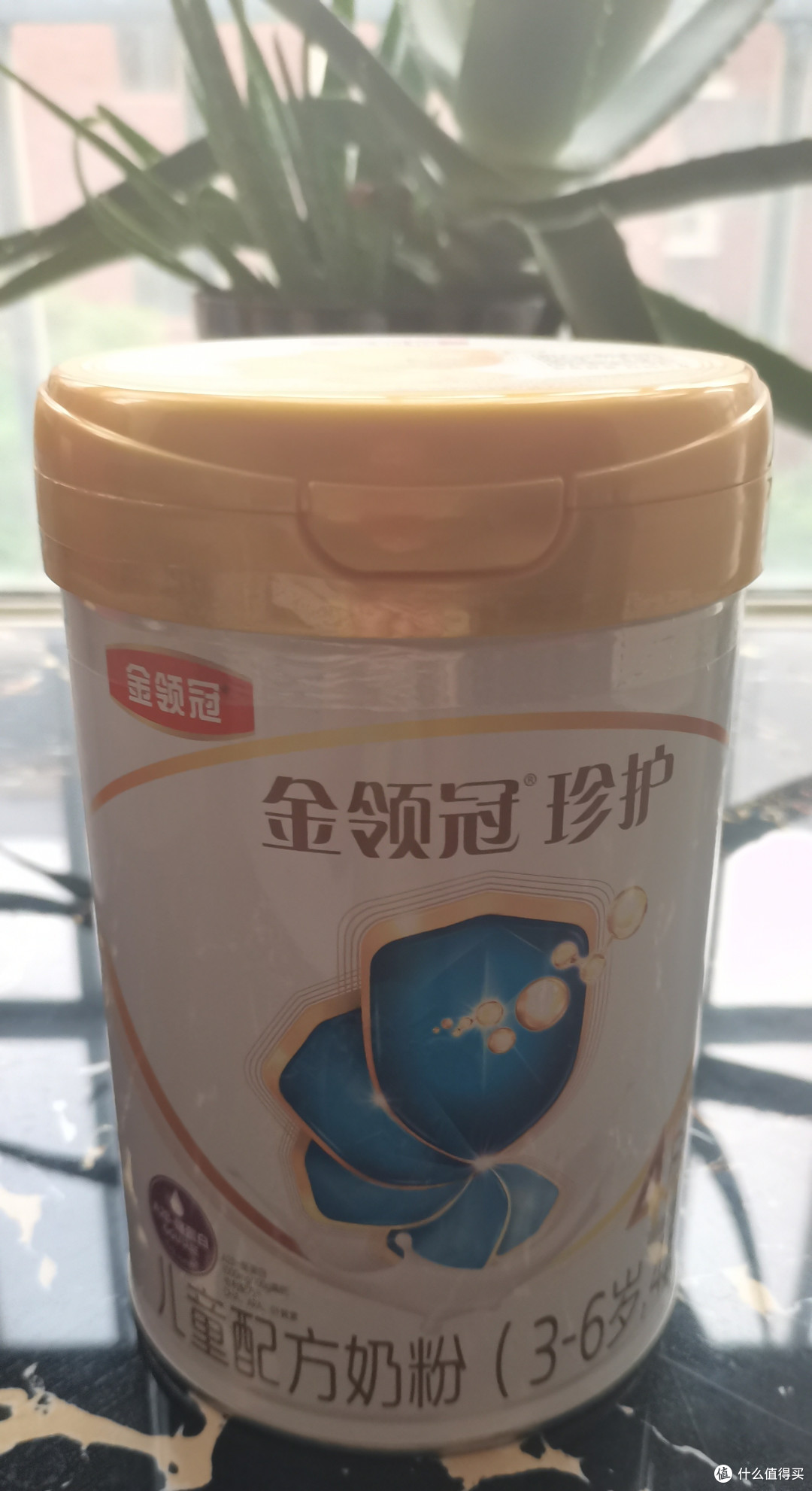 伊利金领冠珍护奶粉,守护宝宝成长每一刻