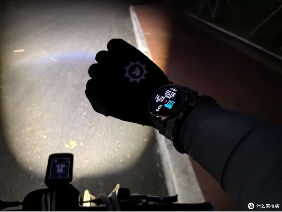 华米Amazfit balance手表,健康骑行好伴侣