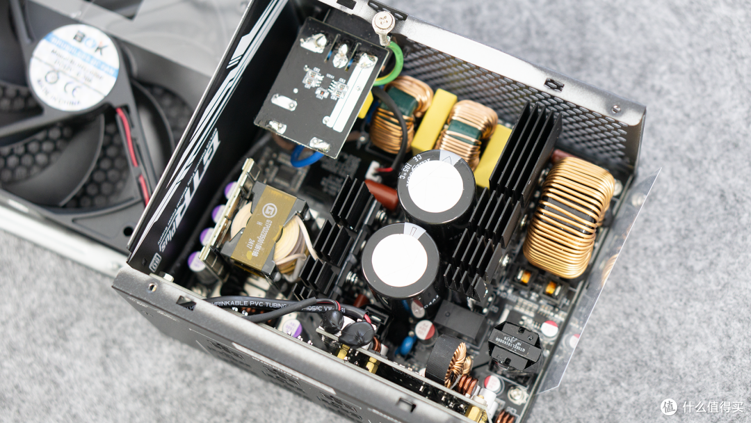 我把899的电源给拆了!艾湃电竞 GTR Plus-1000M到底值不值?