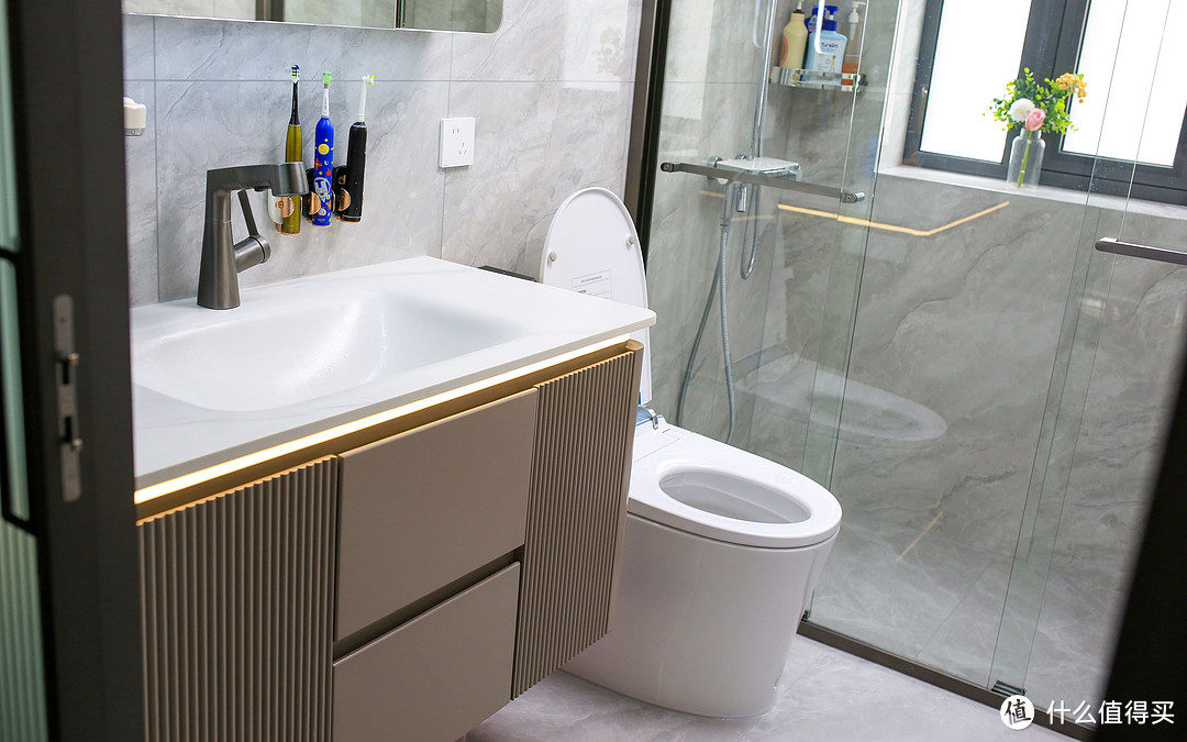 科技温暖家：易来 X1 + 浴霸，革新您的品质沐浴体验，打造温馨舒适生活空间
