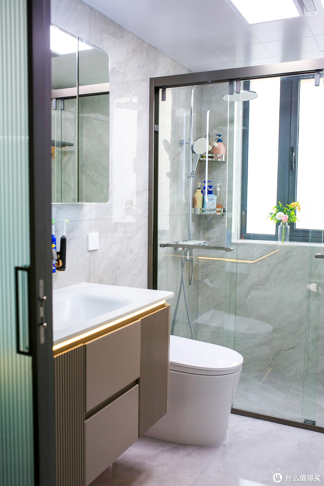 科技温暖家：易来 X1 + 浴霸，革新您的品质沐浴体验，打造温馨舒适生活空间