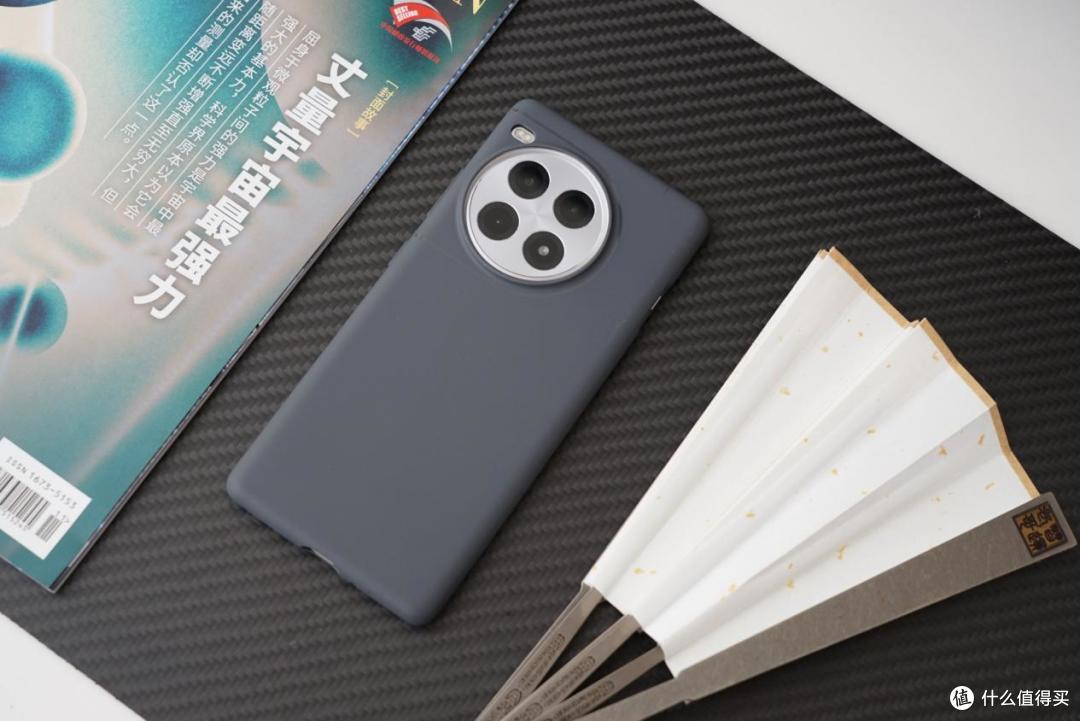 搭载6100mAh冰川电池手感居然这么好:一加Ace 3 Pro手机开箱分享
